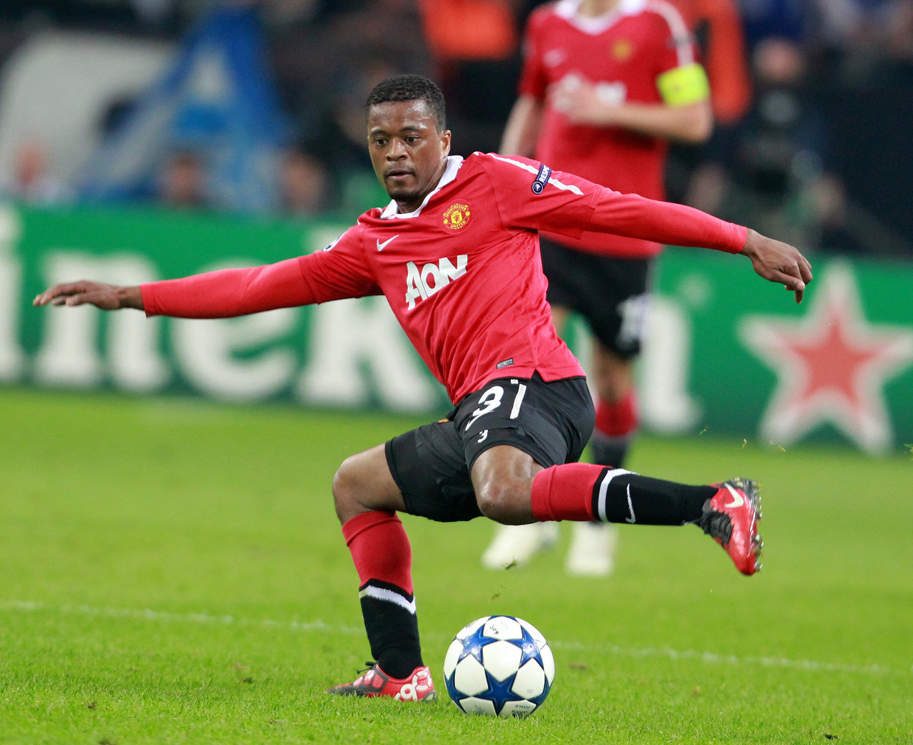 使得他不仅 使得他不仅